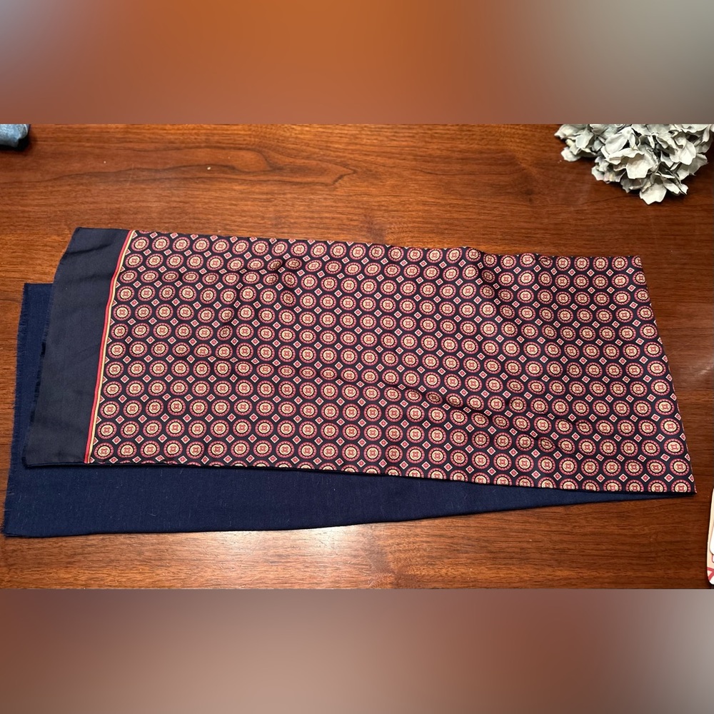 EUC men’s scarf.